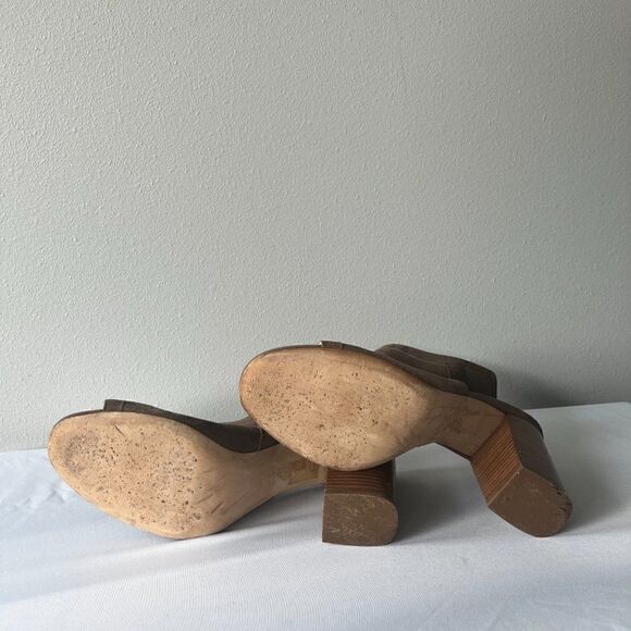 M. Gemi Suede Velcro Strap Peep Toe Block Heels Size 40.5 - Picture 4 of 8